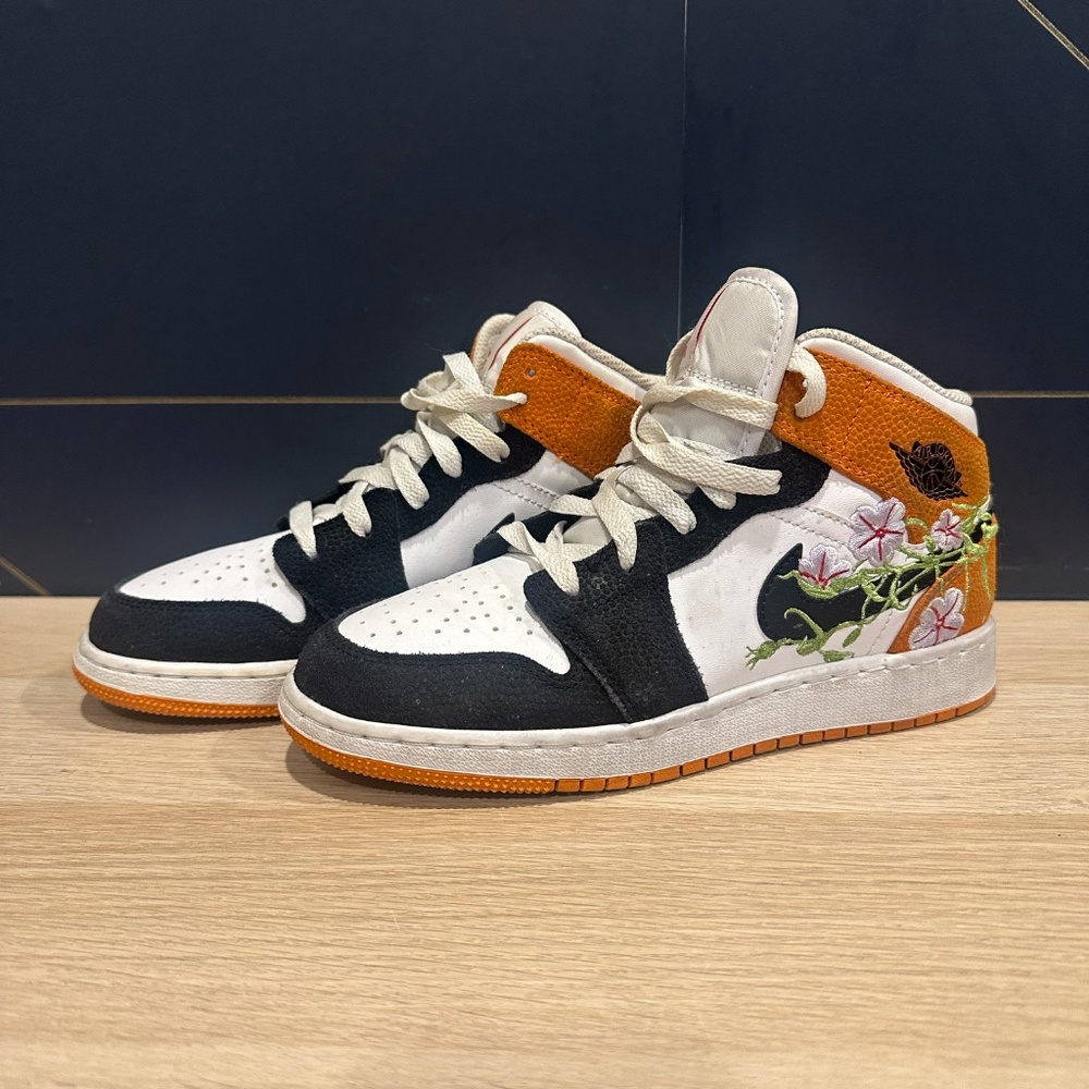 Nike AIR JORDAN 1 MID GS "BASKETBALL BLOSSOM" 5 Y or 6.5 Women